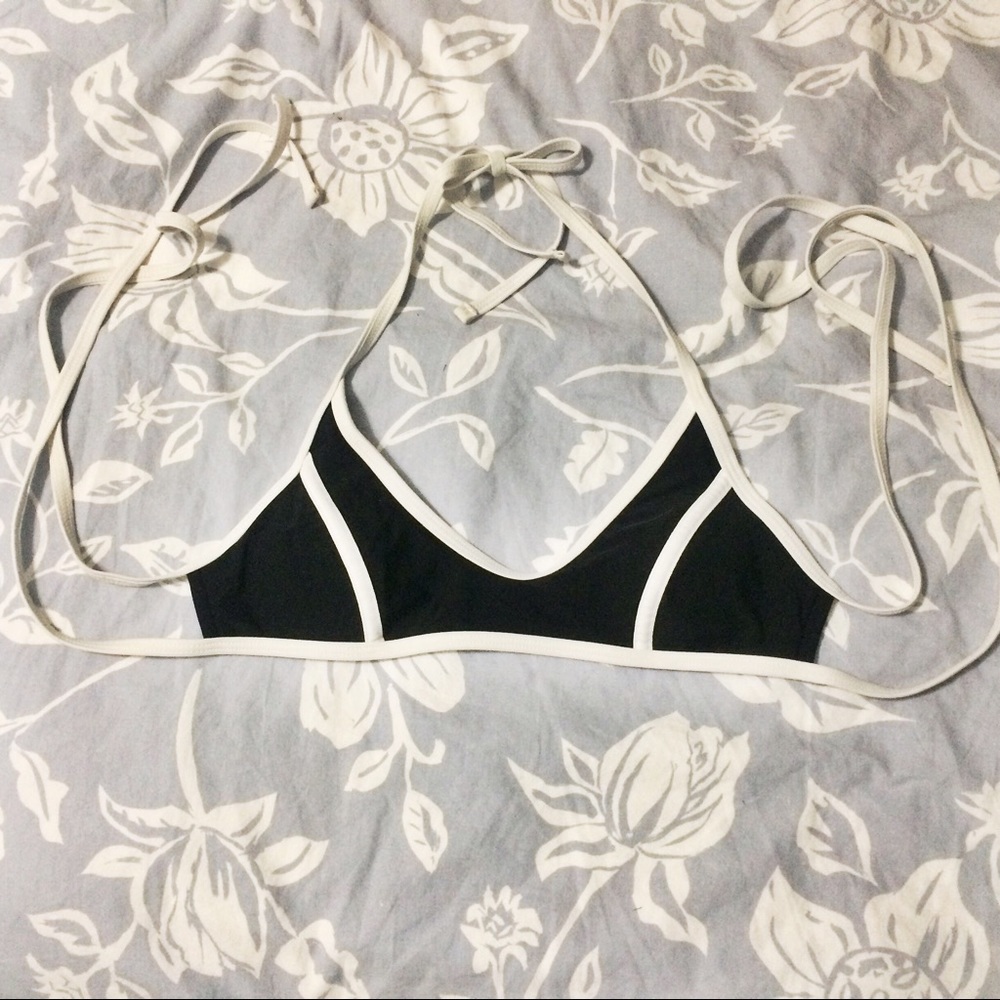 Sporty Bikini Top 🏐