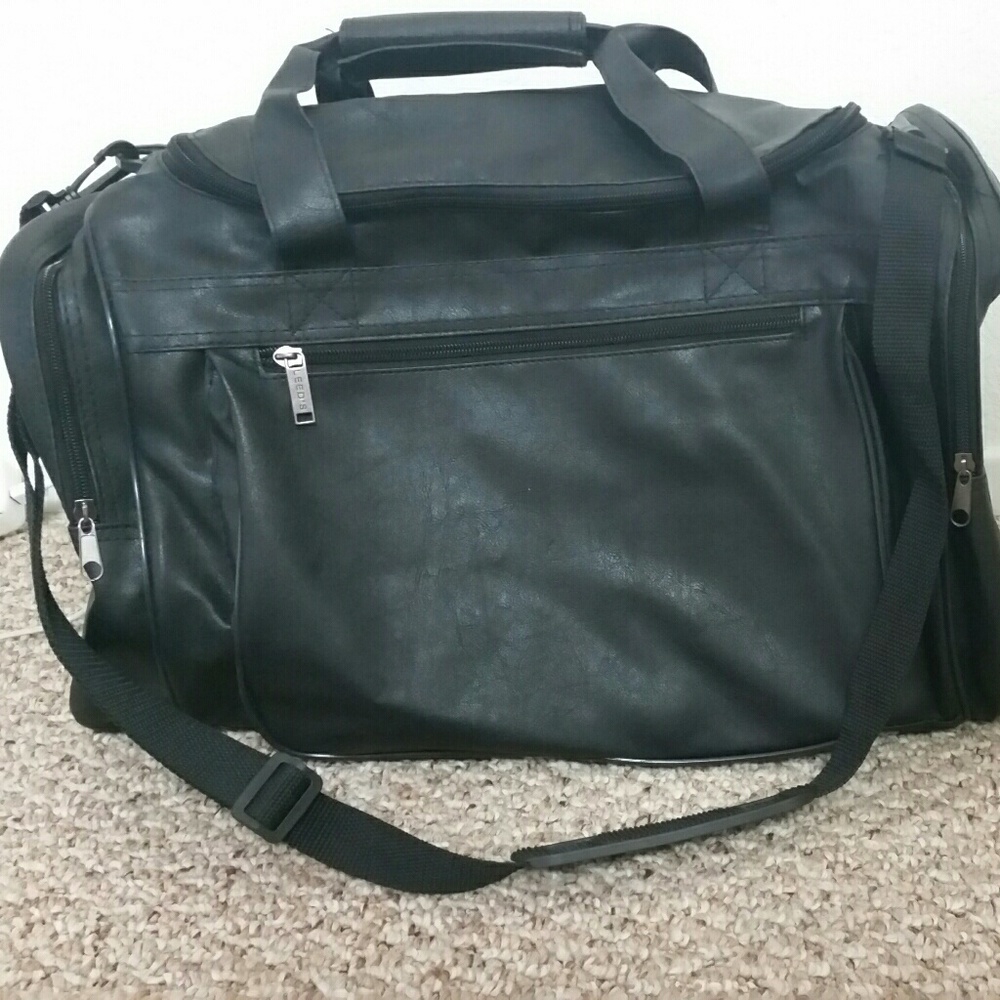 Leed's black faux leather gym bag