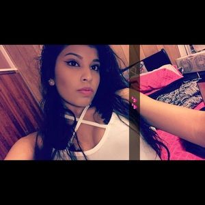 Meet your Posher, Yesenia