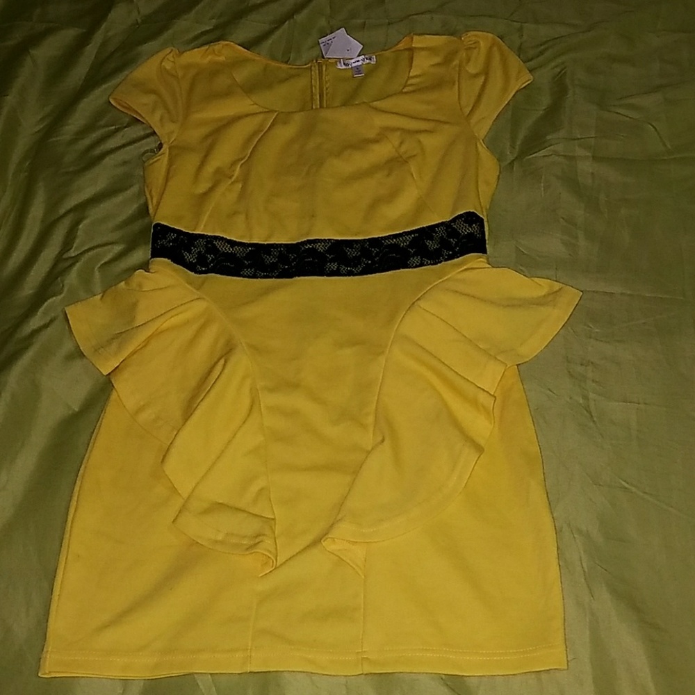 New with tag yellow  peplum dress size large