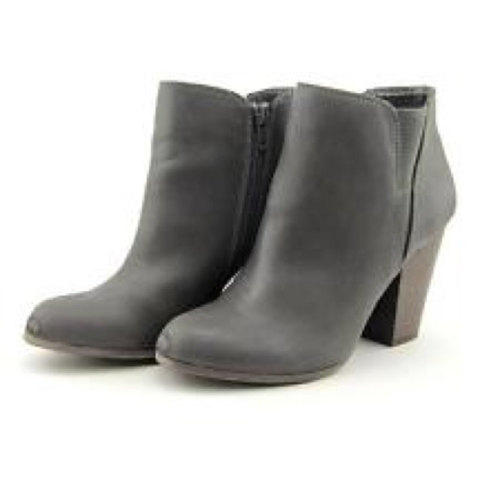 !CLOSET CLEAR OUT! Fergalicious heeled booties