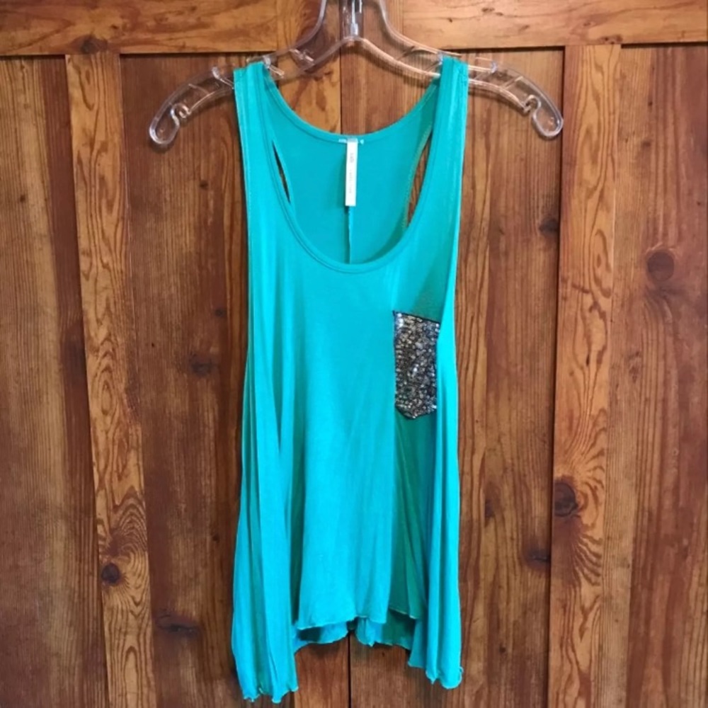 Flowy Tank