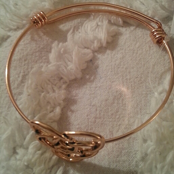 Beautiful Rose Gold Bangle Bracelet - Picture 2 of 2