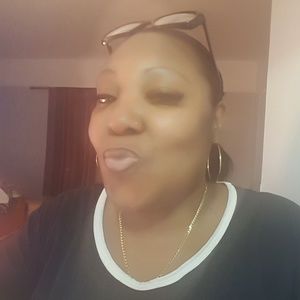 Meet your Posher, Cassandra