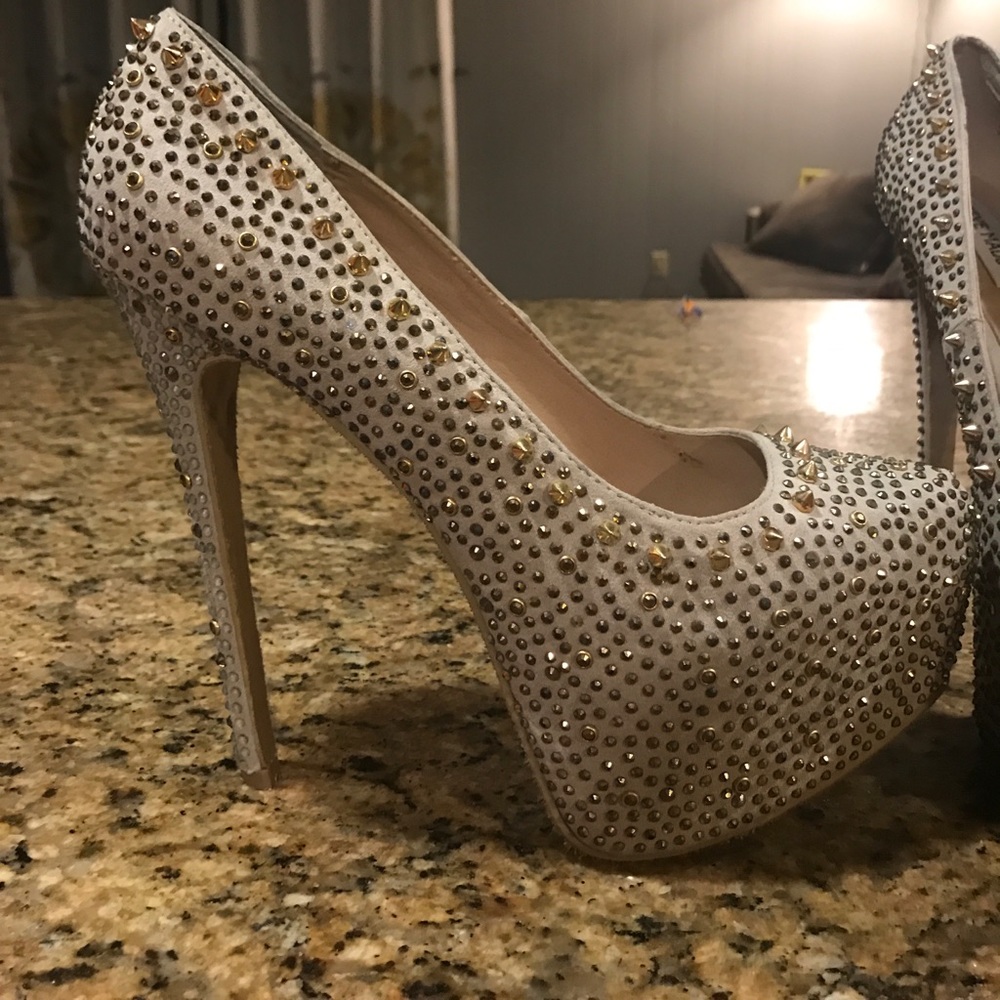 Steve Madden Gold pumps