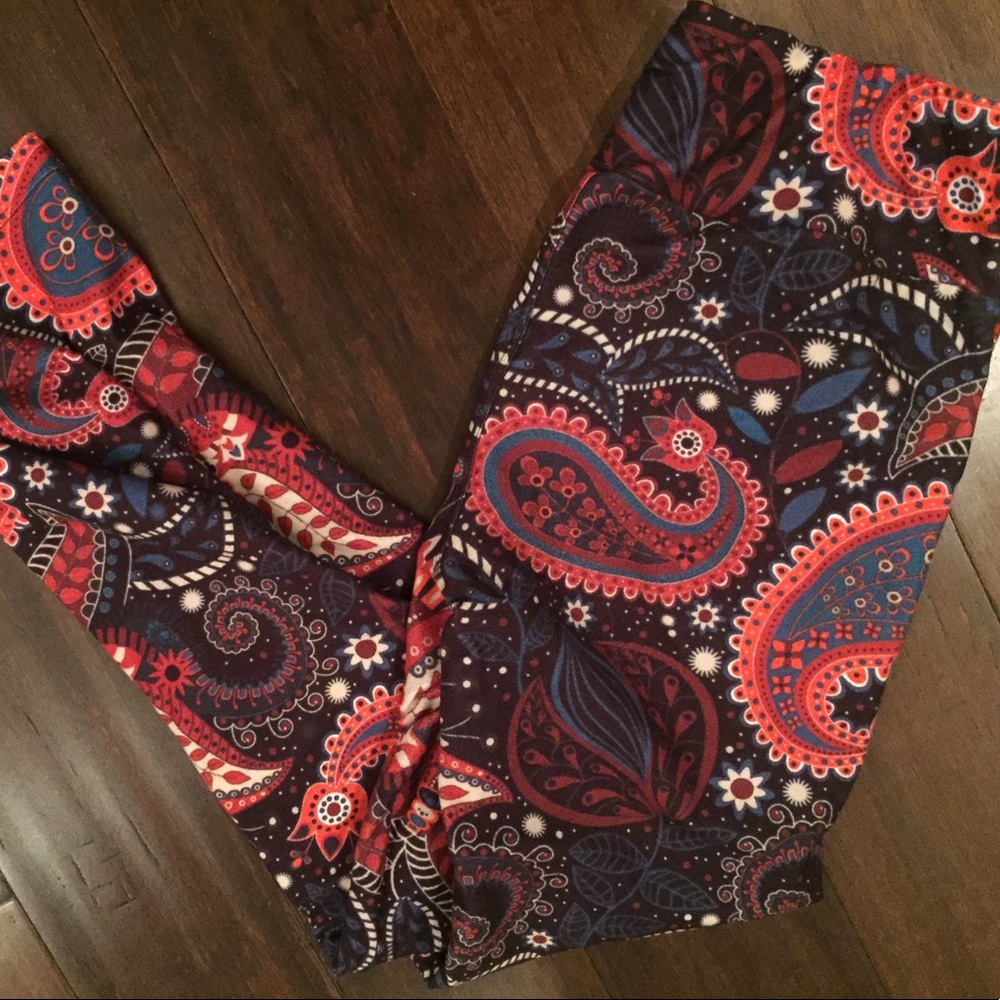 Navy Paisley Leggings by Charlie's Project in TC