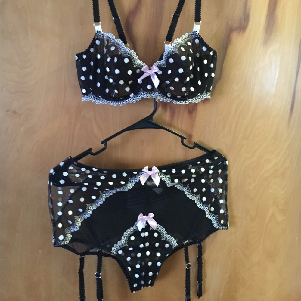 Victoria's Secret set 36C large. NWT