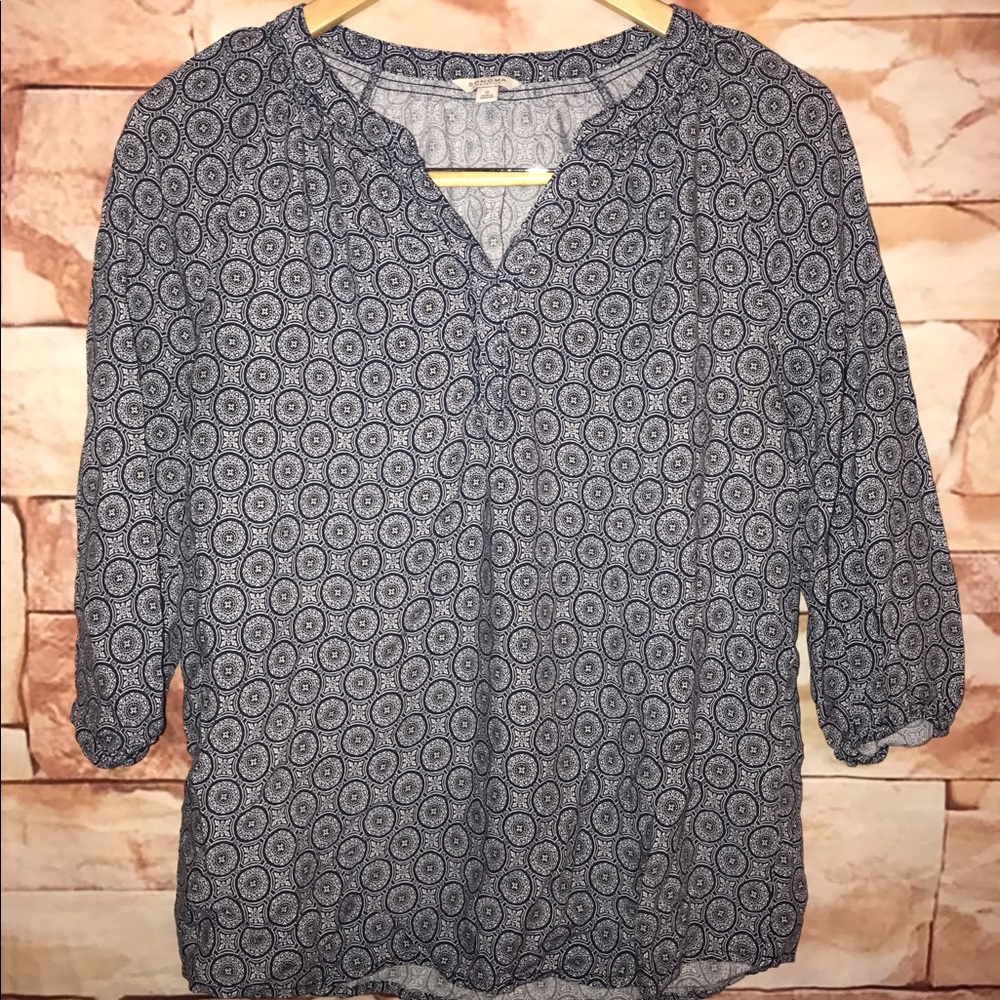 Sonoma geometric blue 3/4 sleeve top s v Neck