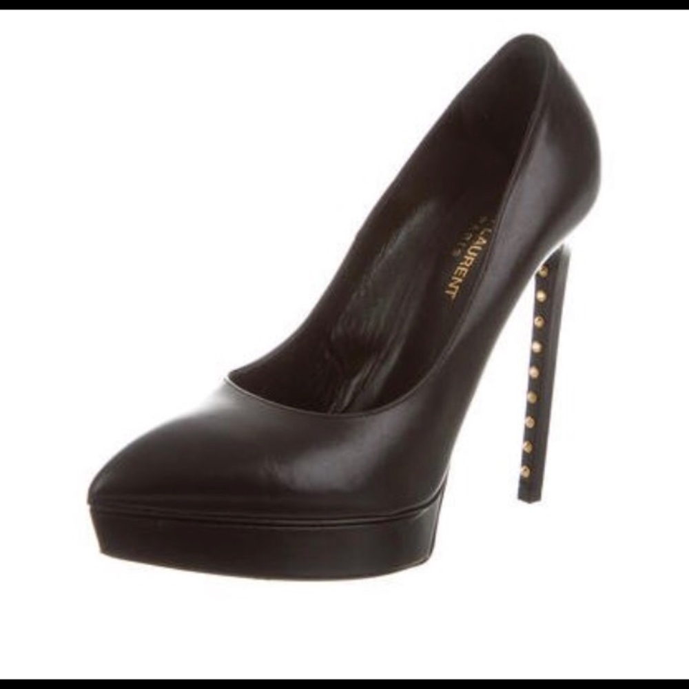 Saint Laurent black leather Janis pump.