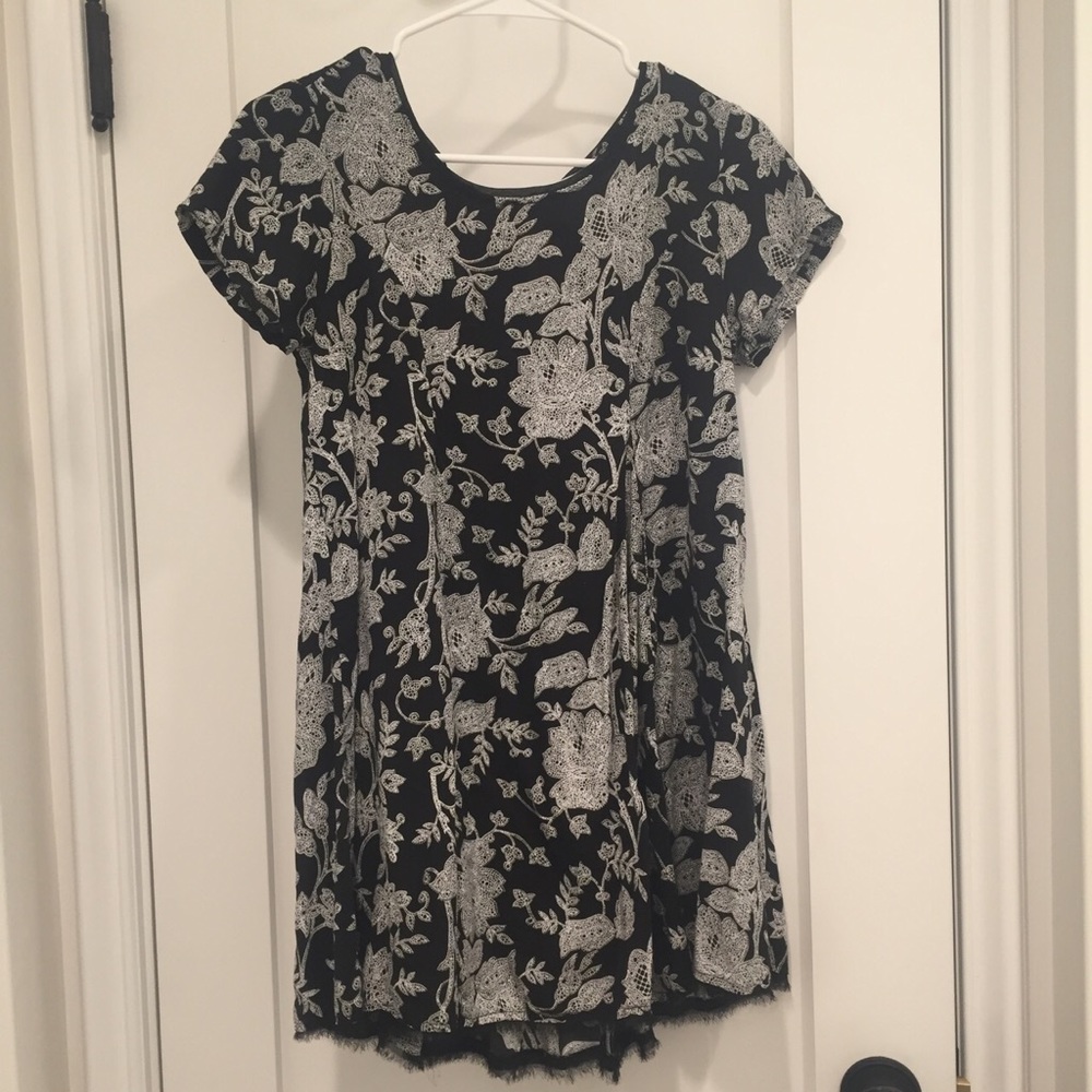 Silence &a Noise (URBAN OUTFITTERS) Swing Dress