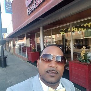 Meet your Posher, Troy