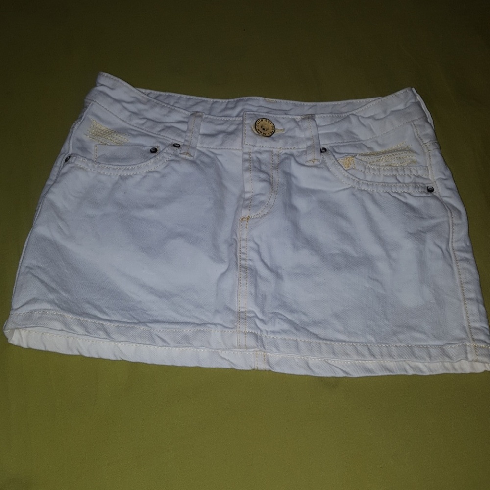 H&M Mini White Skirt. Like new!