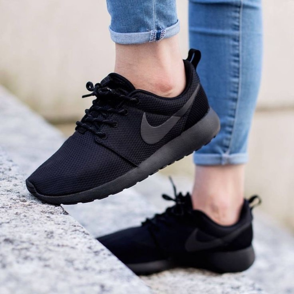 Women's Nike Roshe One - All black