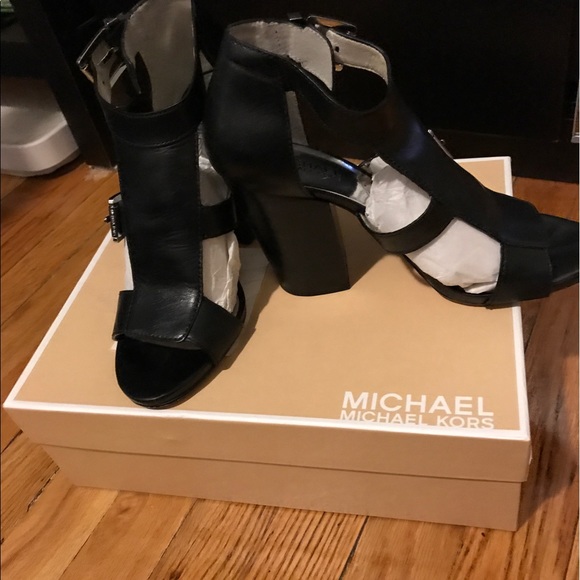 Michael Kors heels - Picture 1 of 1