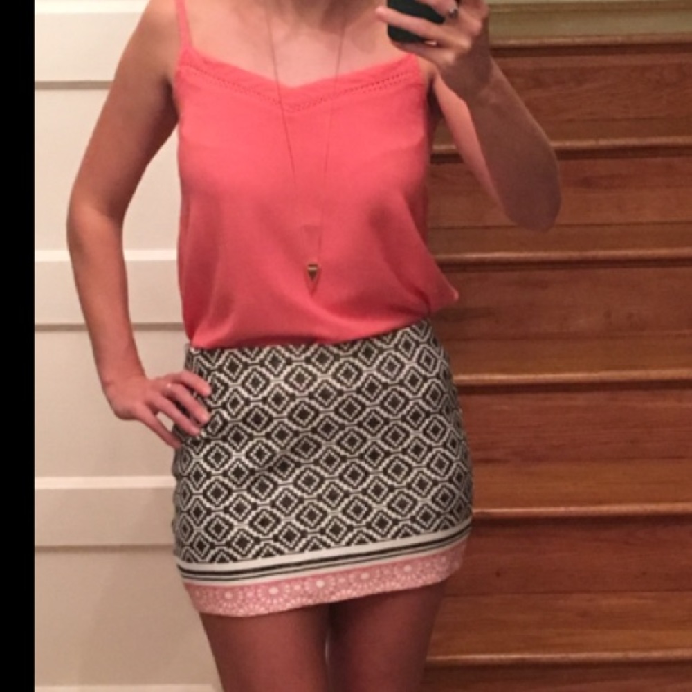 Coral top with lace detail on bottom size 2-4 - Picture 2 of 4