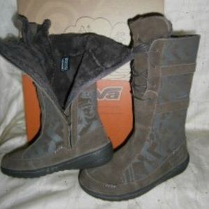Teva Kiru Girls Suede Waterproof Boots 12 New