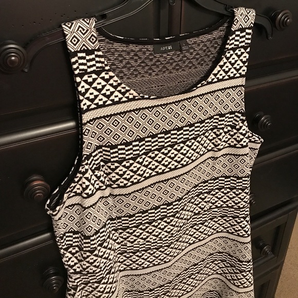 Geometric a-line dress - Picture 2 of 4