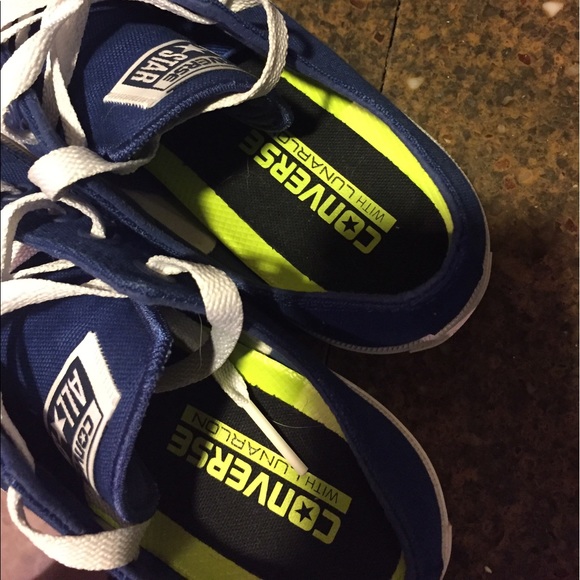 Boys converse Chuck Taylor size 5 - Picture 2 of 5