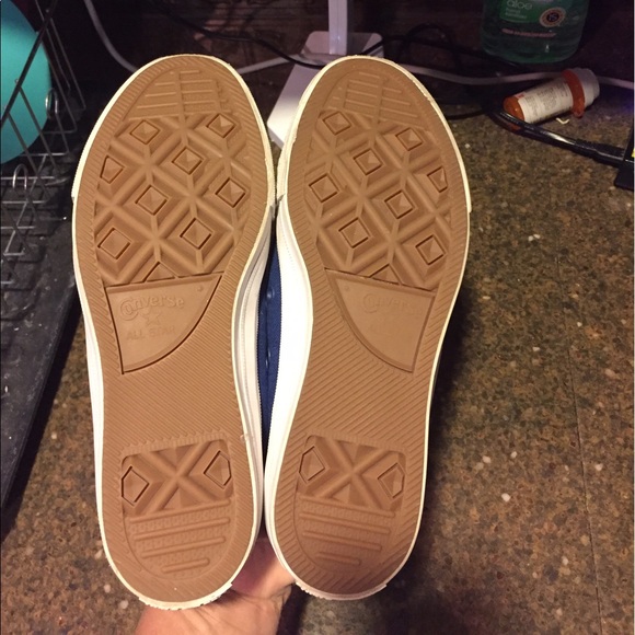 Boys converse Chuck Taylor size 5 - Picture 4 of 5