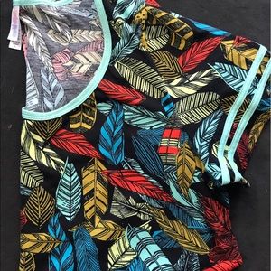 LuLaRoe Feather Classic Tee XL