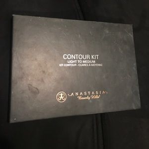 ❌SOLD Used Anastasia Contour Kit - light to medium