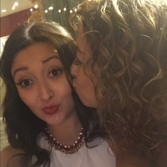 Meet Your Posher - Picture 3 of 3