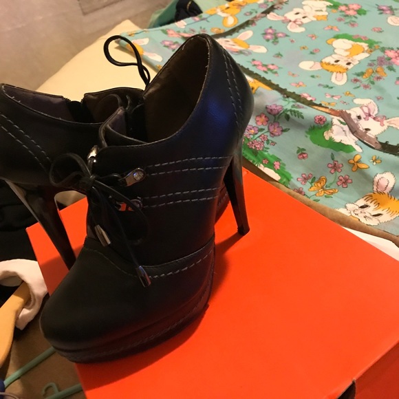 Elmira heels - Picture 1 of 1