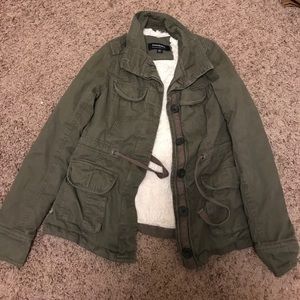 Coffee shop Olive cargo jacket