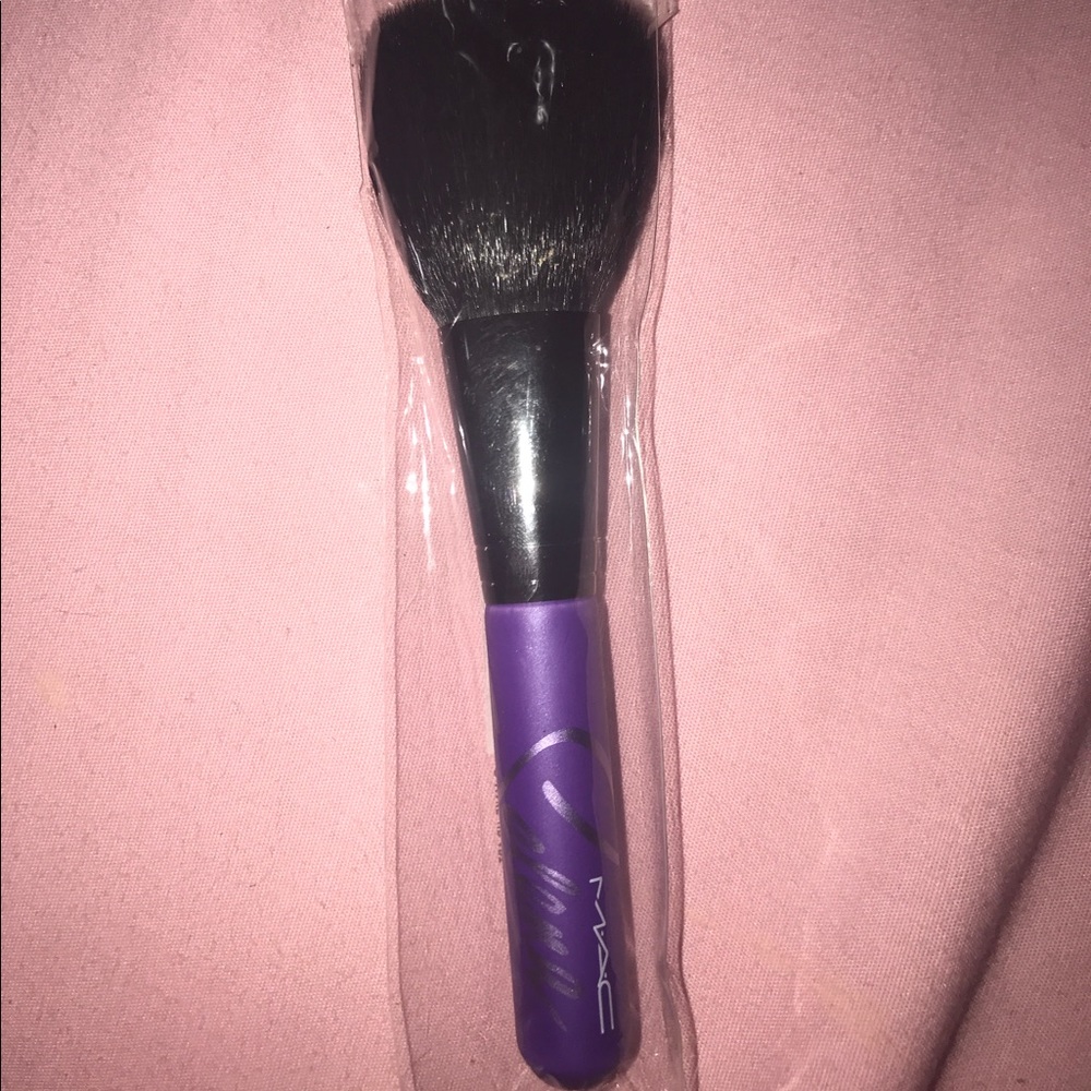 Selena powder blush brush