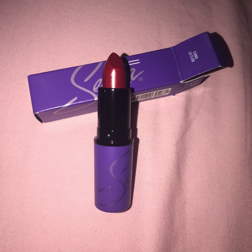Selena lipstick como la flor
