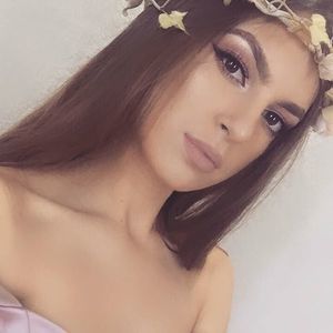 Meet your Posher, Monika