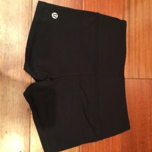 black lululemon boogie shorts