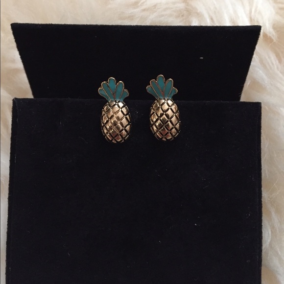 Pineapple Stud Earrings 🍍🍍 - Picture 3 of 7