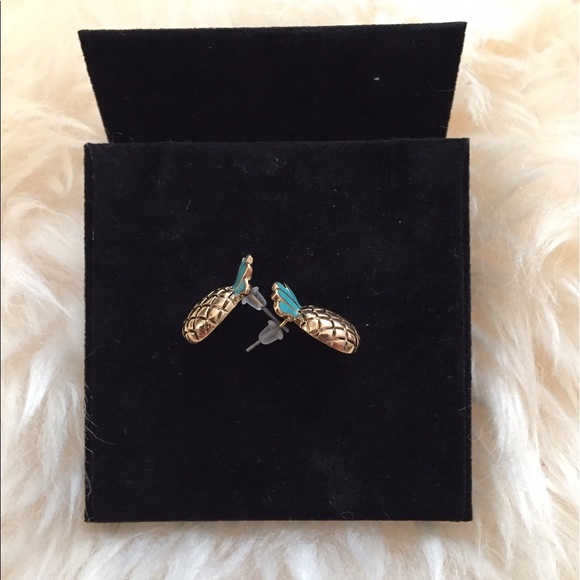 Pineapple Stud Earrings 🍍🍍 - Picture 5 of 7