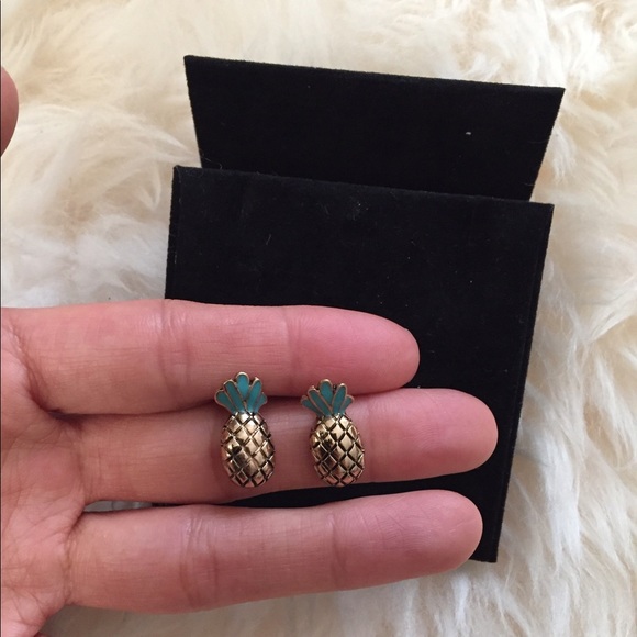 Pineapple Stud Earrings 🍍🍍 - Picture 6 of 7