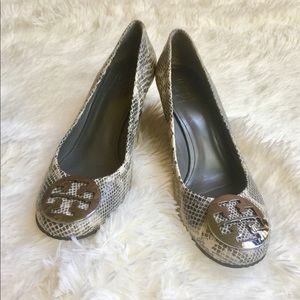 Tori burch short wedges!