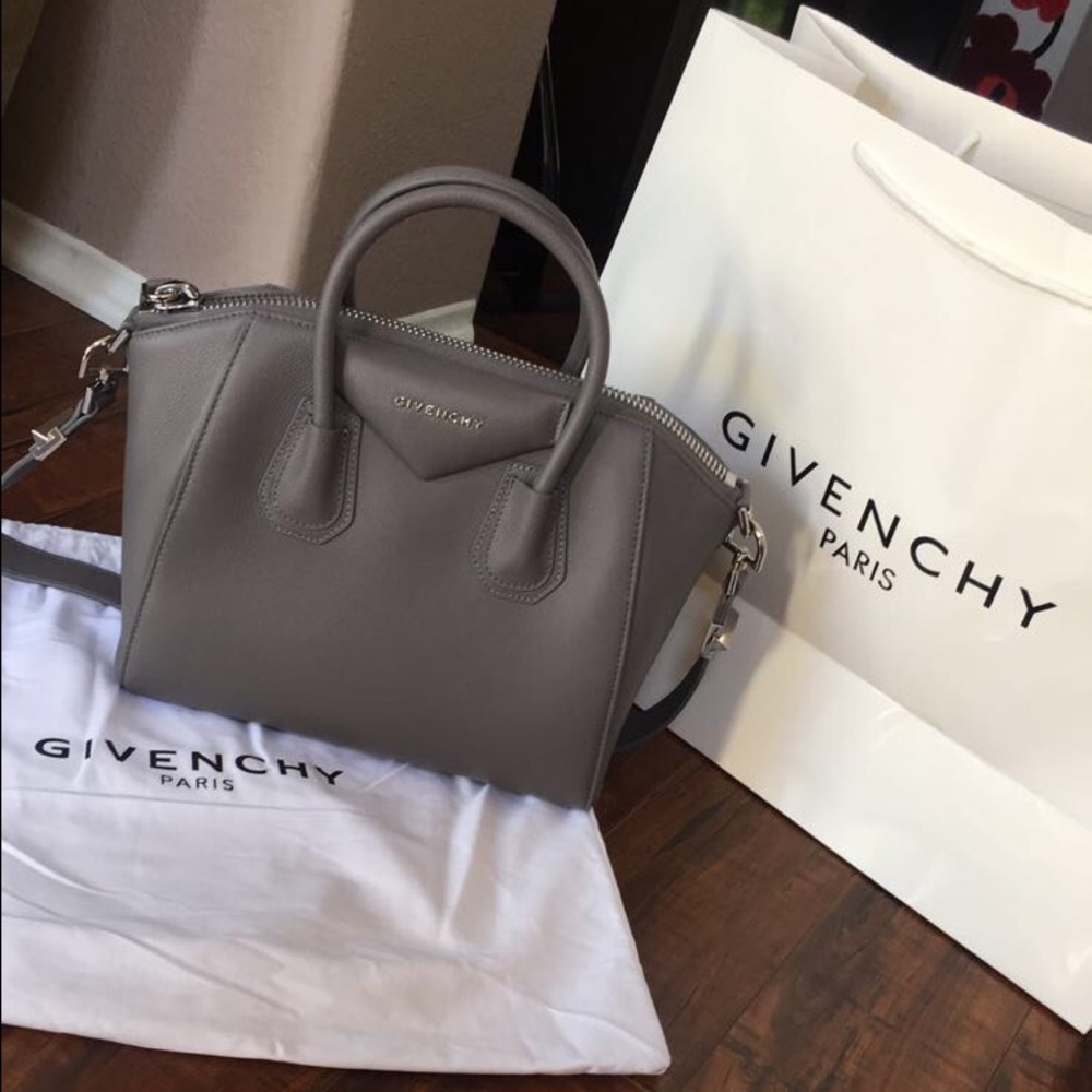Small Antigona Calf Leather Purse