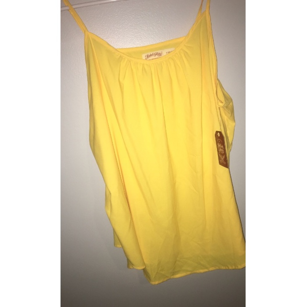 Simple yellow tank