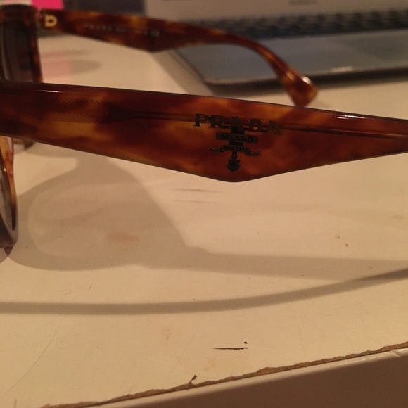 PRADA SUNGLASSES - Picture 4 of 7