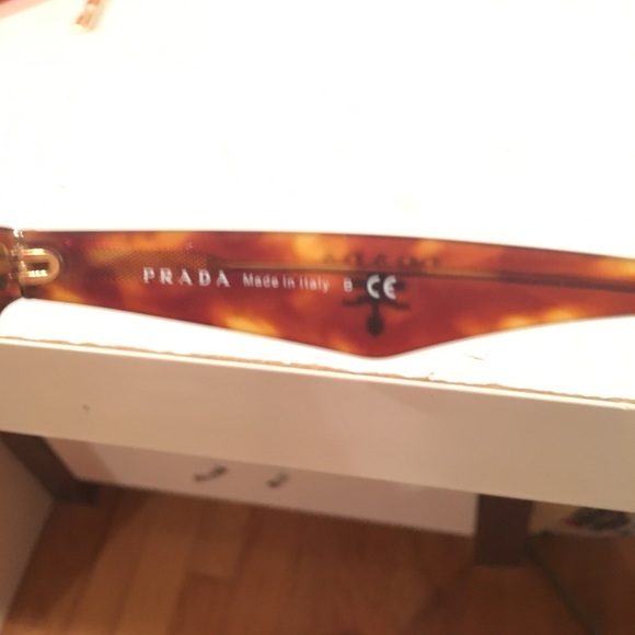 PRADA SUNGLASSES - Picture 6 of 7