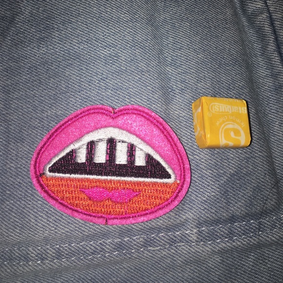 Iron-on patch - Picture 2 of 2