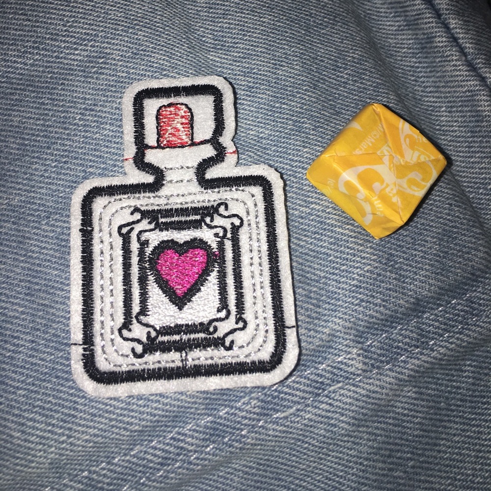 Iron on patch - Picture 2 of 2