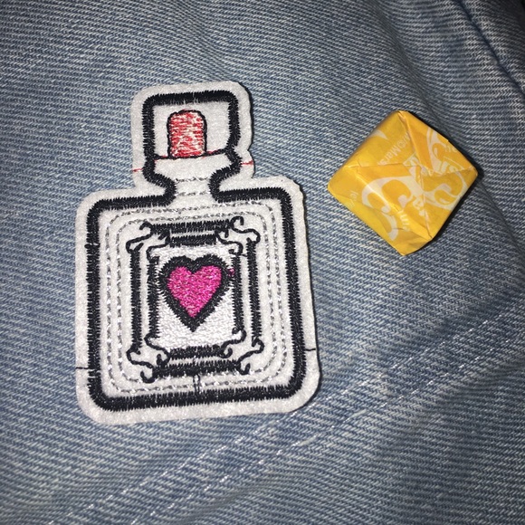 Iron on patch - Picture 2 of 2