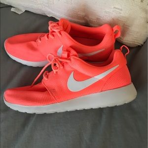 Nike roshe size 9