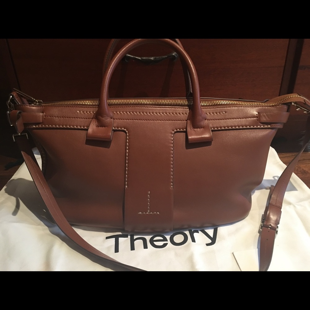 Classic carryall- modern work-to-weekend wear