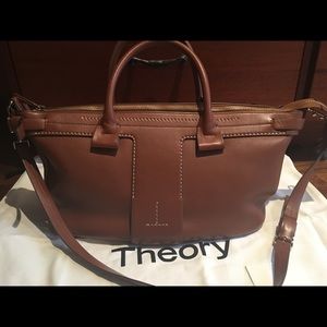Classic carryall- modern work-to-weekend wear