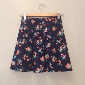 NAVY BLUE MINI SKIRT W/ FLORAL PRINT 🚨 PRICE DROP