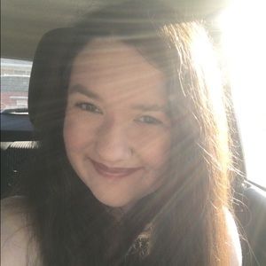 Meet your Posher, Hilary