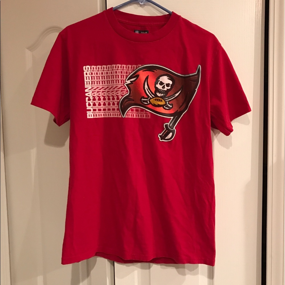 Men's medium TAMPA BAY BUCCANEERS NFL tshirt