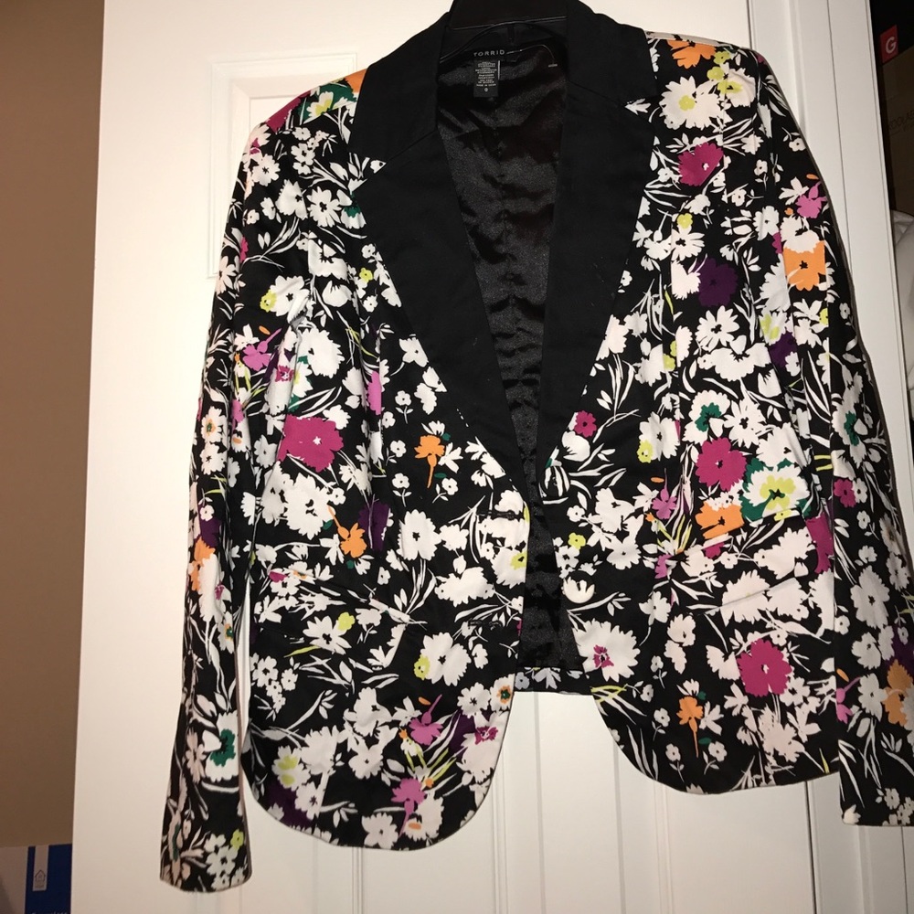 FLORAL BLAZER!